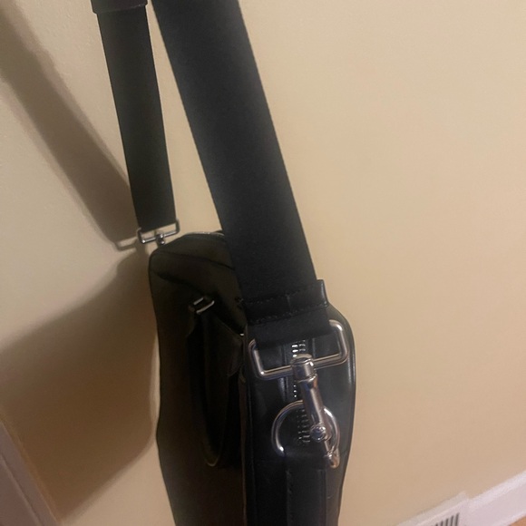 Unisex Black Leather Embossed Coach Shoulder/Computer Bag - Picture 7 of 12